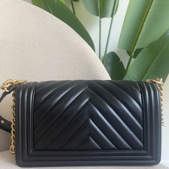 Chanel Old Medium Chevron Boy Bag with Aged GHW - Picture 7 of 11